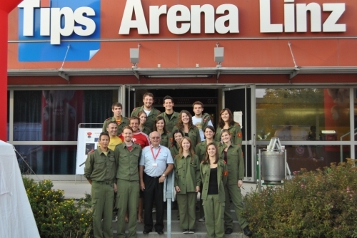 Wettkampfgruppen vor der TipsArena