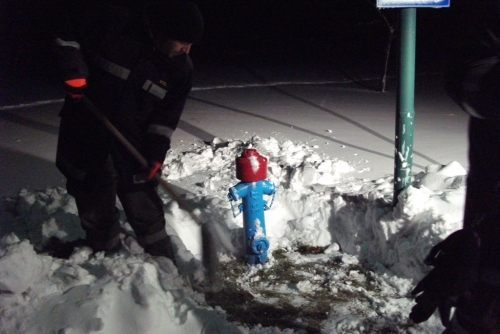 Hydranten vom Schnee befreien 17.01.2013