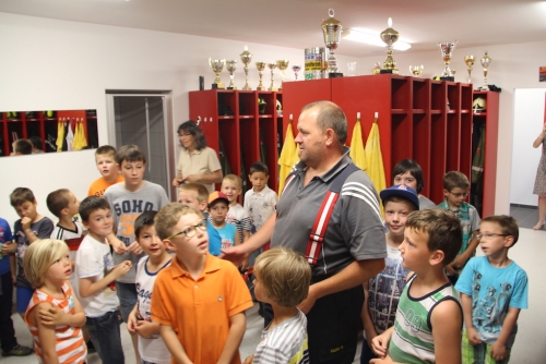 Volksschule zu Besuch im Feuerwehrhaus