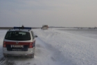 LKW steckt in Schneewechte