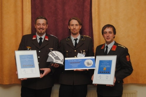 Kommando der FF Tadten mit den Auszeichnungen