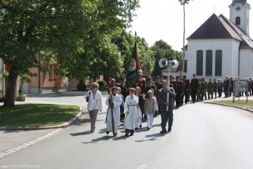 Prozession zum Kriegerdenkmal