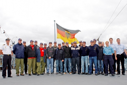 Gruppenfoto bei der Marinefeuerwehr