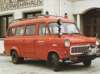 Das erste motorbetriebene Feuerwehrfahrzeug